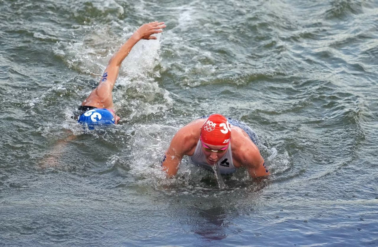 Olympic 2024: Hình ảnh cuộc thi bơi đầy tranh cãi trên sông Seine