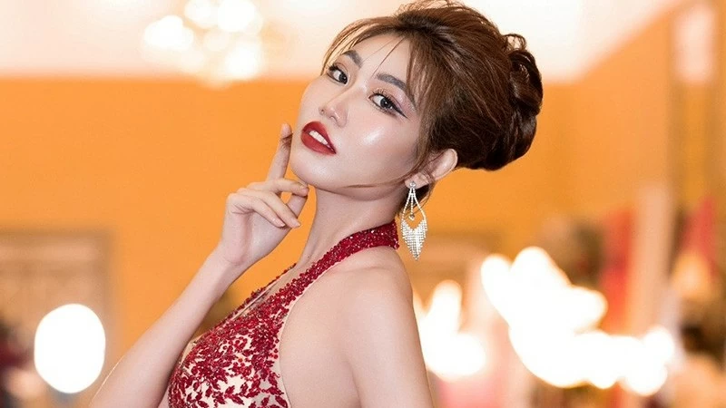 Hoa hậu Huỳnh Như Mai bất ngờ  tung loạt ảnh mới đầy quyến rũ