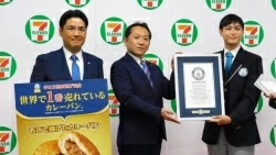 Nhật Bản: Bánh mì cà ri 7-Eleven nhận Kỷ lục Guinness thế giới