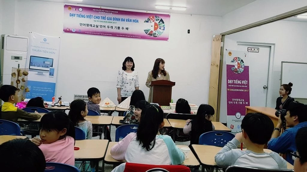 Tổ chức đoàn thiếu nhi, giáo viên kiều bào tại Hàn Quốc về thăm Việt Nam