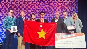 Vietnamese students claim medals at world contests