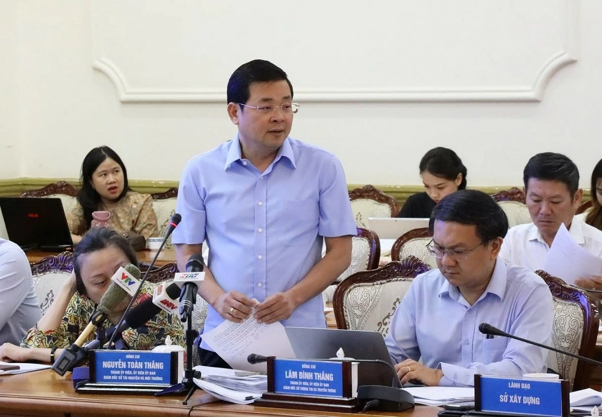 Giám đốc Sở Tài nguyên và Môi trường TPHCM Nguyễn Toàn Thắng tại phiên họp KT-XH TPHCM tháng 7/2024, ngày 1/8. (Ảnh Vân Anh)