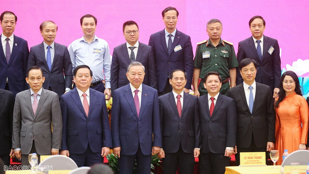 Sáng 3/8, sau khi được Trung ương tín nhiệm bầu giữ chức vụ cao nhất của Đảng, Tổng Bí thư, Chủ tịch nước Tô Lâm đã chủ trì họp báo để thông tin, trả lời các câu hỏi của báo chí trong nước và quốc tế. (Ảnh: Tuấn Anh) Sáng 3/8, sau khi được Trung ương tín nhiệm bầu giữ chức vụ cao nhất của Đảng, Tổng Bí thư, Chủ tịch nước Tô Lâm đã chủ trì họp báo để thông tin, trả lời các câu hỏi của báo chí trong nước và quốc tế. (Ảnh: Tuấn Anh)
