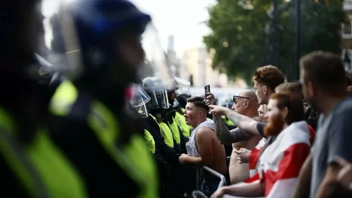 Vương quốc Anh đối mặt với nguy cơ biểu tình lan rộng vào cuối tuần