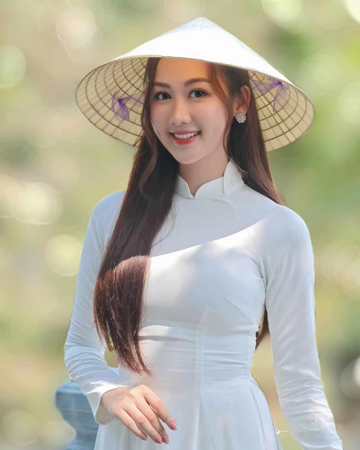 Nhan sắc đời thường phúc hậu của tân Hoa hậu bình Việt Nam Võ Lê Quế Anh