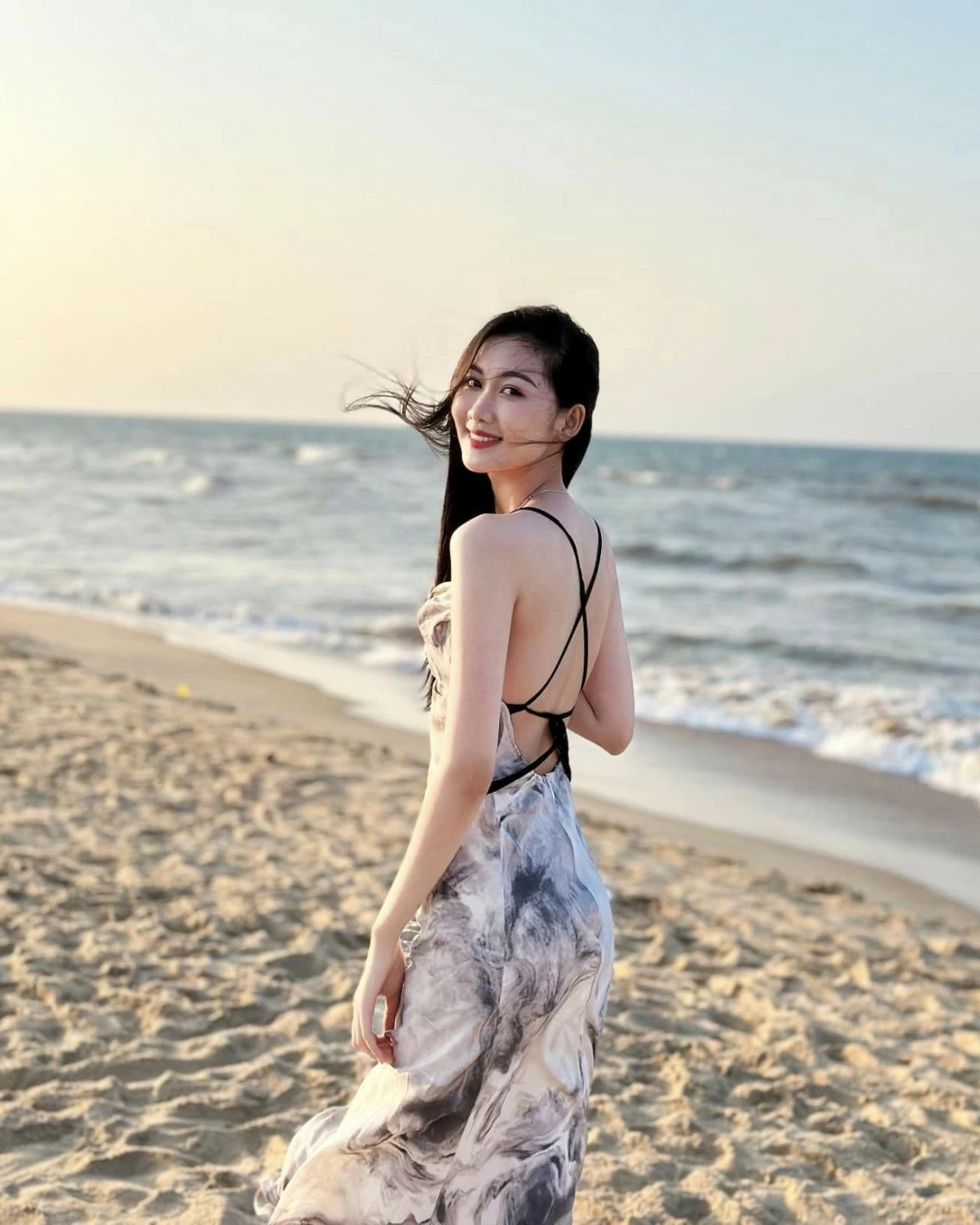 Nhan sắc đời thường phúc hậu của tân Hoa hậu bình Việt Nam Võ Lê Quế Anh
