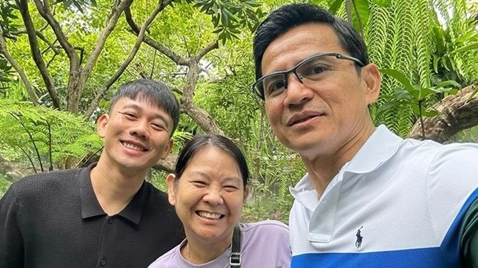 Tiền vệ Trần Minh Vương lần thứ 2 thăm gia đình HLV Kiatisuk tại Thái Lan