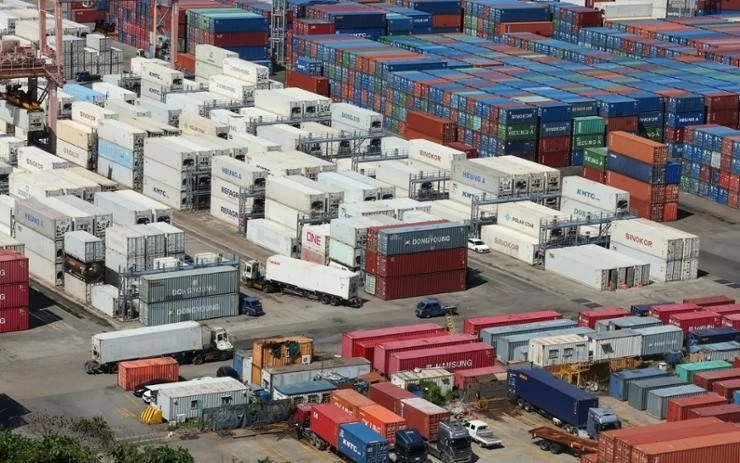 Các thùng container hàng hóa tại một cảng ở Busan, Hàn Quốc, ngày 1/8. (Nguồn: Yonhap)