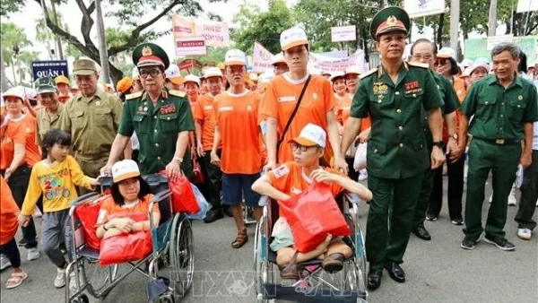 Over 5,000 join charity walk to support Agent Orange/dioxin victims