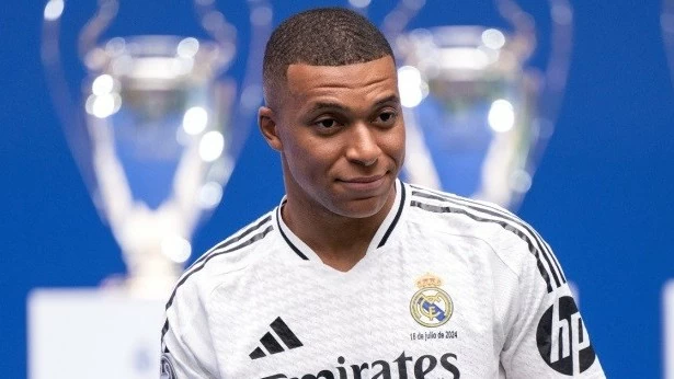 HLV Ancelotti ấn định trận ra mắt của Mbappe tại Real Madrid