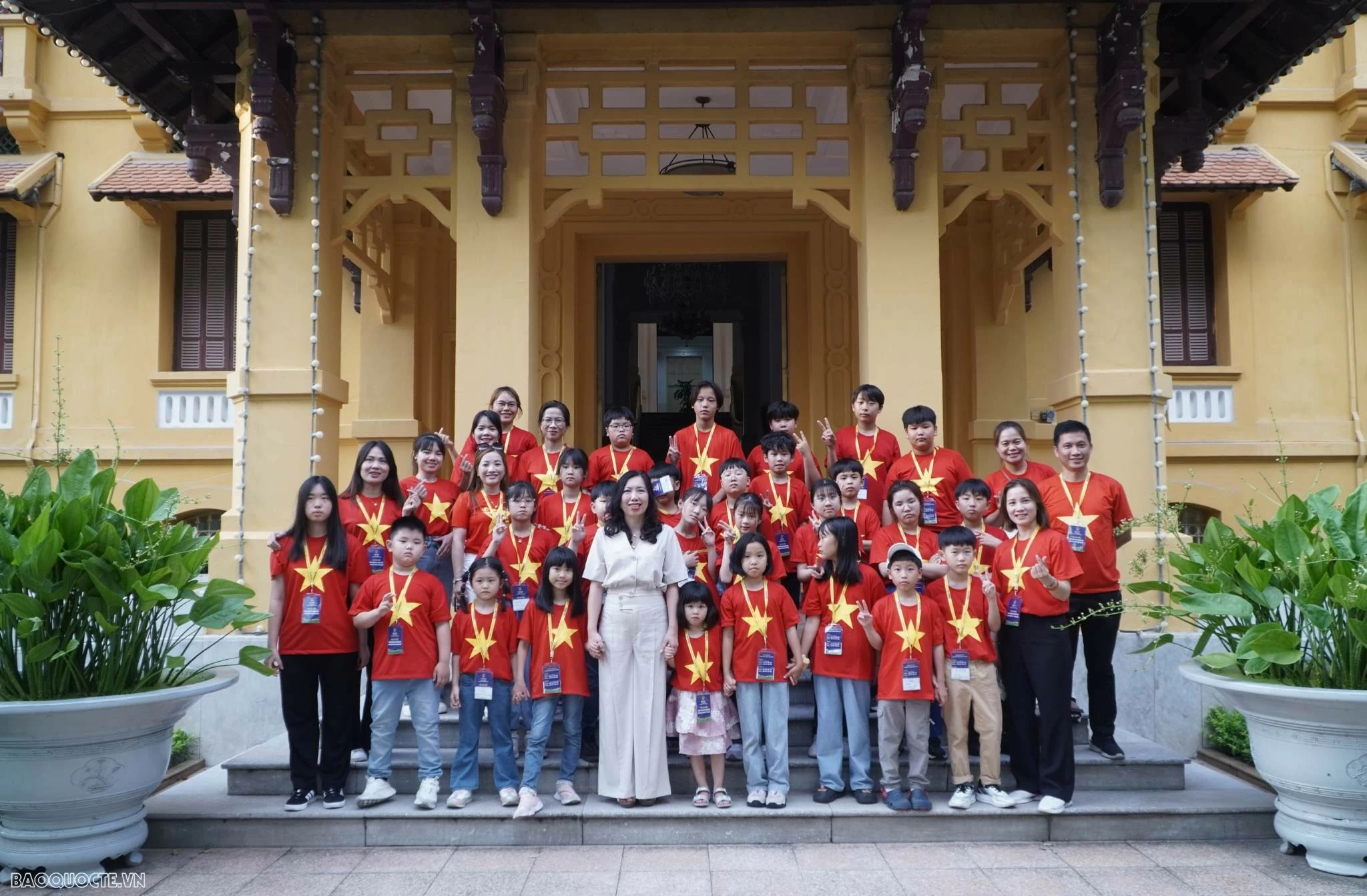 Deputy FM Le Thi Thu Hang welcomes Vietnamese children, teachers from RoK