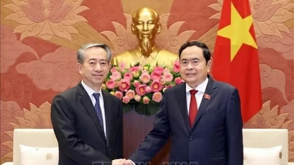 NA Chairman Tran Thanh Man hosts outgoing Chinese Ambassador Xiong Bo