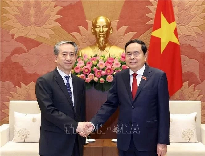 NA Chairman Tran Thanh Man hosts outgoing Chinese Ambassador Xiong Bo
