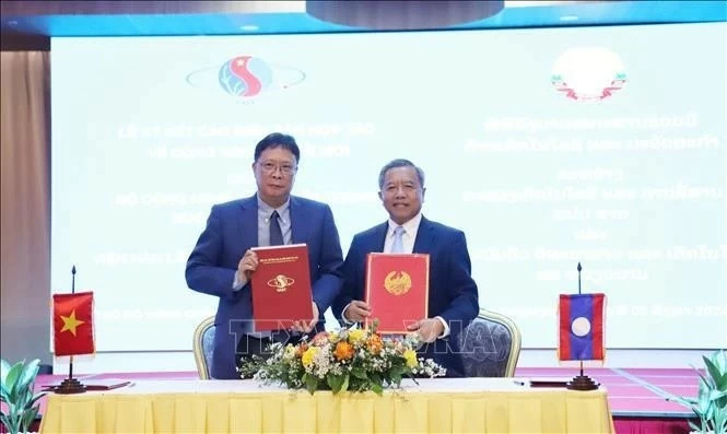 Vietnam, Laos agencies promote cooperation in technology, innovation