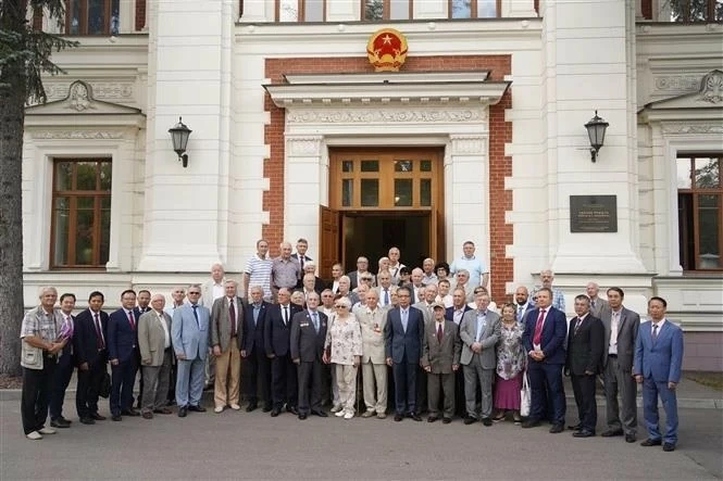 Get-together honours Russian experts - loyal friends of Vietnam: Embassy