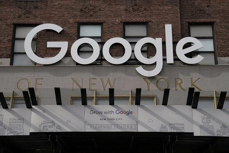 Logo của Google trên một tòa nhà ở New York