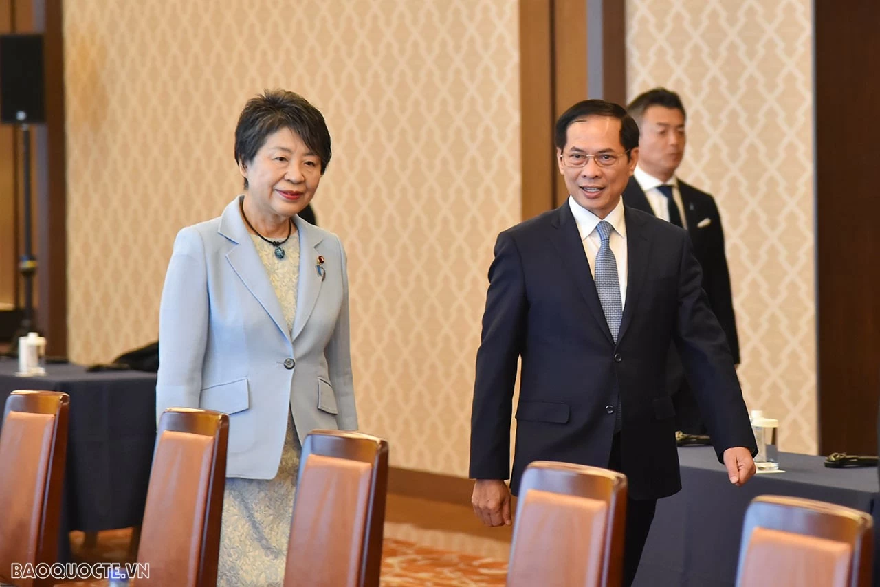 Japanese FM Kamikawa Yoko welcomed FM Bui Thanh Son in Tokyo