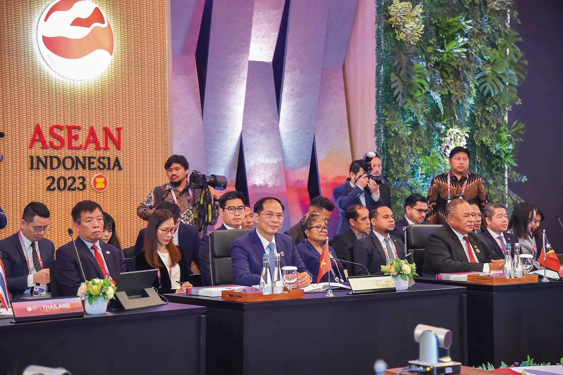 Bộ trưởng Ngoại giao Bùi Thanh Sơn dự Hội nghị Bộ trưởng Ngoại giao ASEAN lần thứ 56 (AMM-56) tại Indonesia, tháng 7/2023. (Ảnh: Tuấn Anh) Bộ trưởng Ngoại giao Bùi Thanh Sơn dự Hội nghị Bộ trưởng Ngoại giao ASEAN lần thứ 56 (AMM-56) tại Indonesia, tháng 7/2023. (Ảnh: Tuấn Anh)