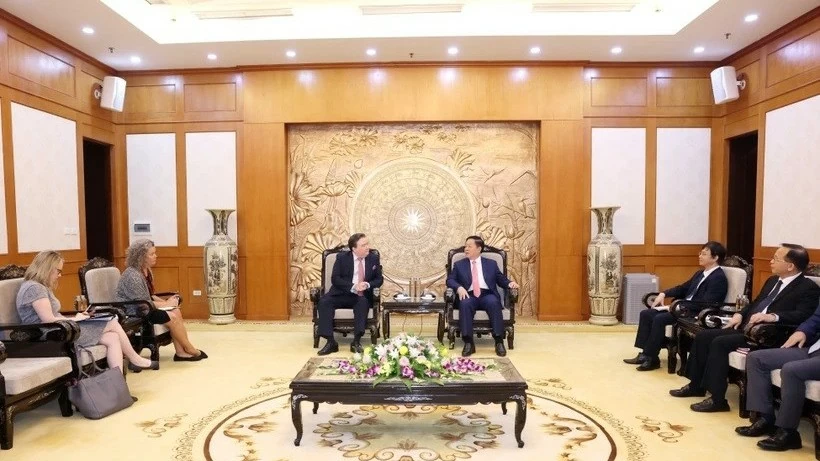 Party Politburo member receives US Ambassador Marc Knapper in Hanoi