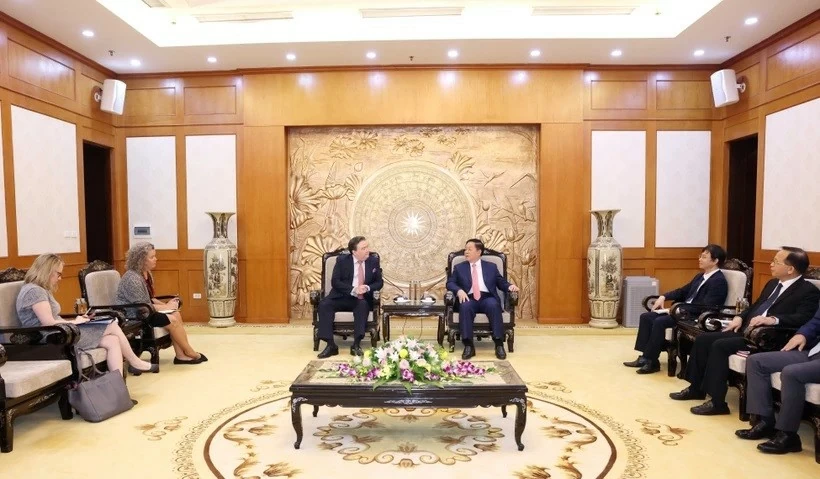 Party Politburo member receives US Ambassador in Hanoi