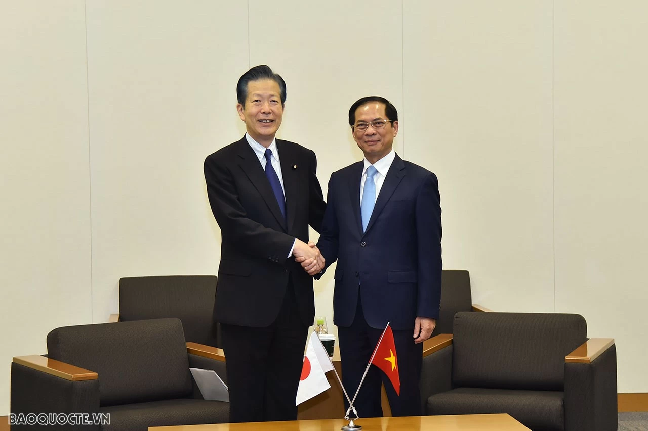 FM Bui Thanh Son held talks, meeting Japanese officials in Tokyo