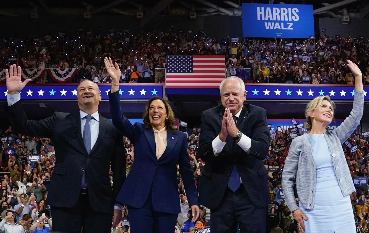 Bầu cử Tổng thống Mỹ: Bộ đôi Kamala Harris và Tim Walz khởi động chiến dịch tranh cử ở Philadelphia