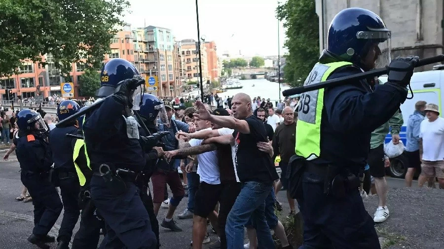 UK riots: 6,000 police 'on duty', intelligence involved, social media brought to the 'front of the wave'