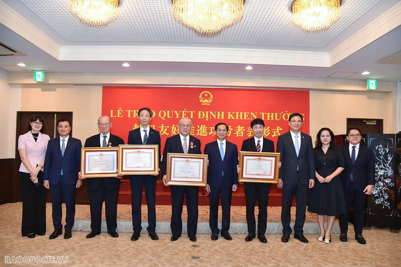 Foreign Minister Bui Thanh Son meets overseas Vietnamese intellectuals in Japan