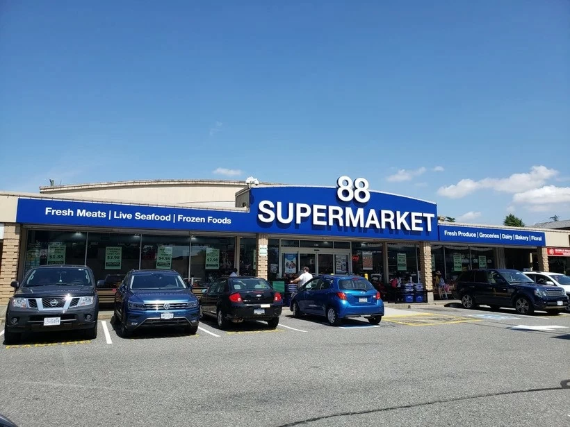 Supermarket 88 chain in Canada brings taste of homeland to Vietnamese people