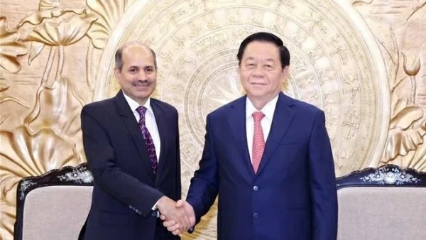 Party Politburo member Nguyen Trong Nghia receives Indian, Japanese Ambassadors