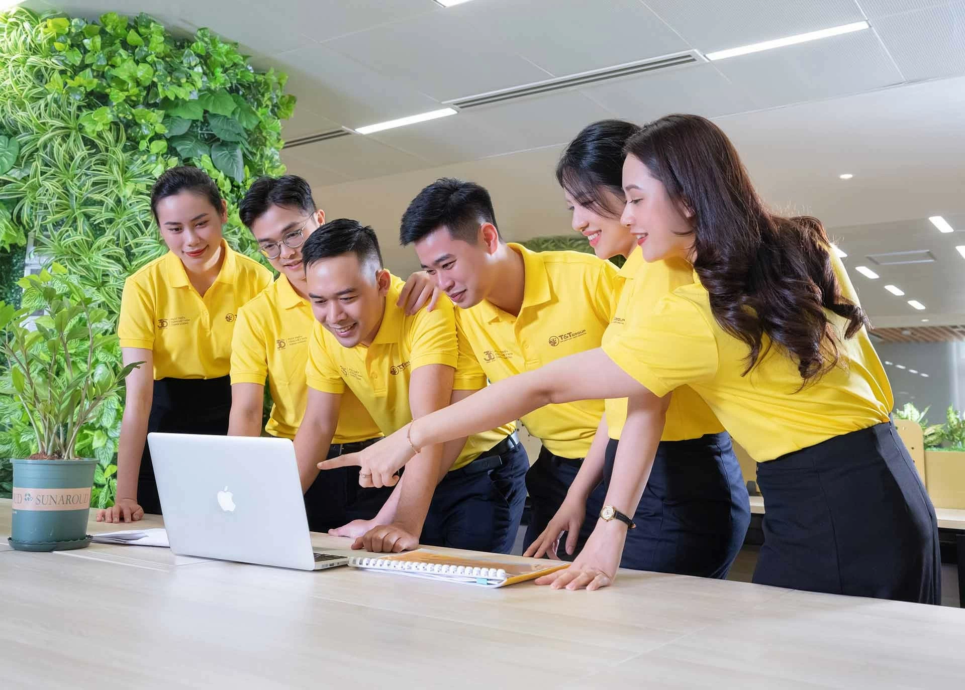 Tập đoàn T&T Group tự hào xây dựng một môi trường làm việc chuyên nghiệp, hiện đại với văn hóa đậm chất T&T Group Tập đoàn T&T Group tự hào xây dựng một môi trường làm việc chuyên nghiệp, hiện đại với văn hóa đậm chất T&T Group