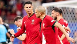 Cristiano Ronaldo xúc động tri ân Pepe