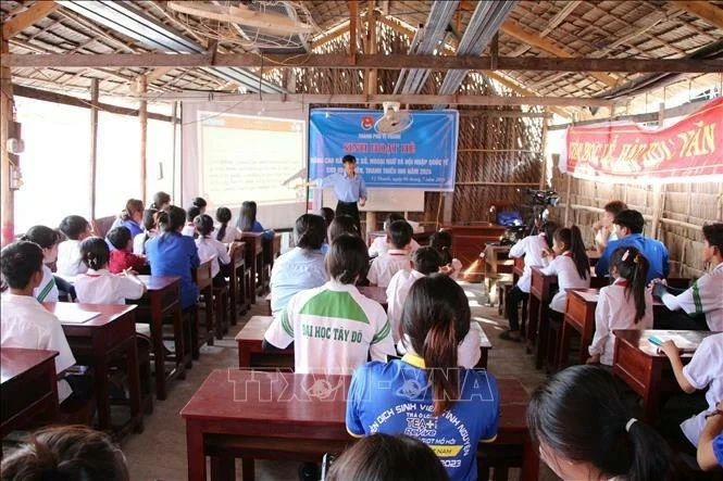 Hau Giang: Ethnic minority children benefit from free English classes