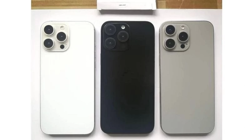 Mô hình iPhone 16 Pro với ba phiên bản màu sắc khác nhau Mô hình iPhone 16 Pro với ba phiên bản màu sắc khác nhau