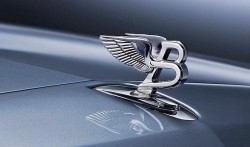 Bentley có thể làm logo bay lên trời như fly cam