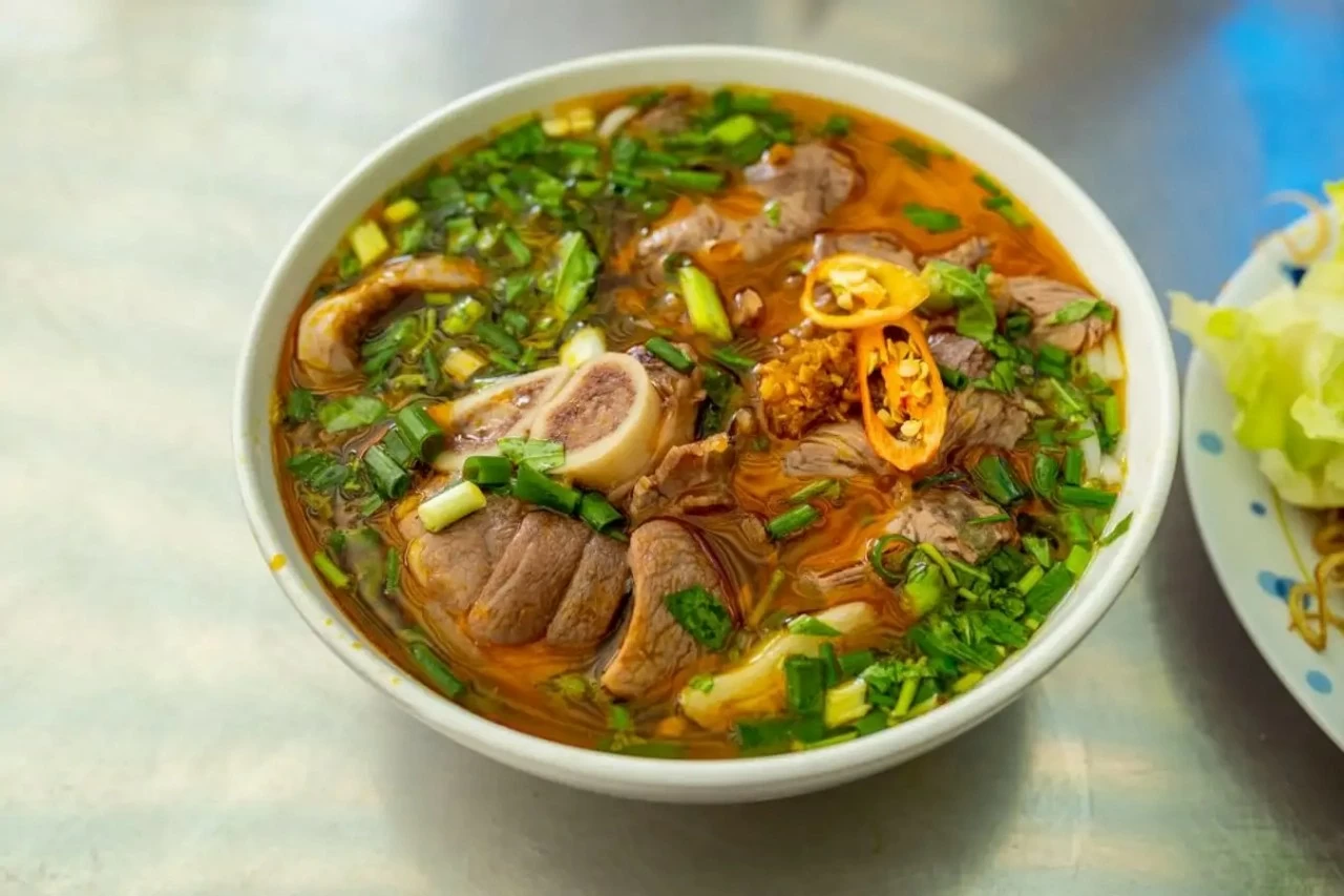 Bún bò Củ Chi. (Nguồn: traveloka)