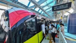 Tuyến metro Nhổn - ga Hà Nội liên tục phá kỷ lục đón khách, bất chấp thời tiết nắng nóng