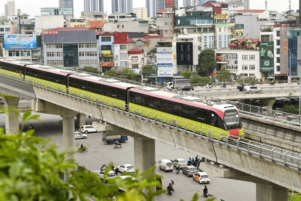 Tuyến metro Nhổn - ga Hà Nội liên tục phá kỷ lục đón khách, bất chấp thời tiết nắng nóng