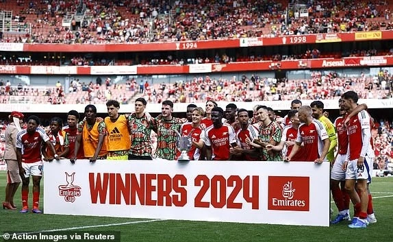 Arsenal đoạt cup Emirates, Calafiori gây ấn tượng mạnh trận ra mắt