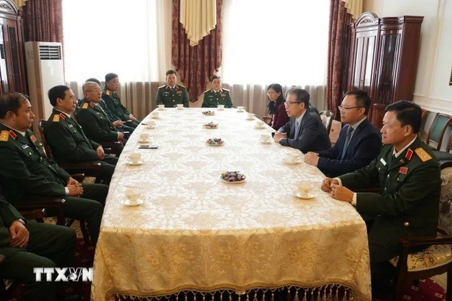 Defence Minister Phan Van Giang pays working trip to Russia