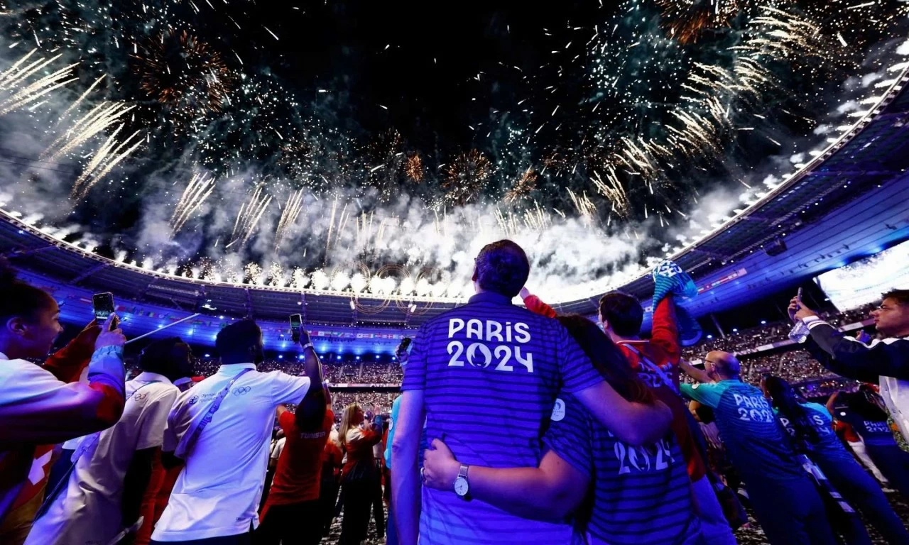 Màn trao cờ ấn tượng tại lễ bế mạc Olympic Paris 2024