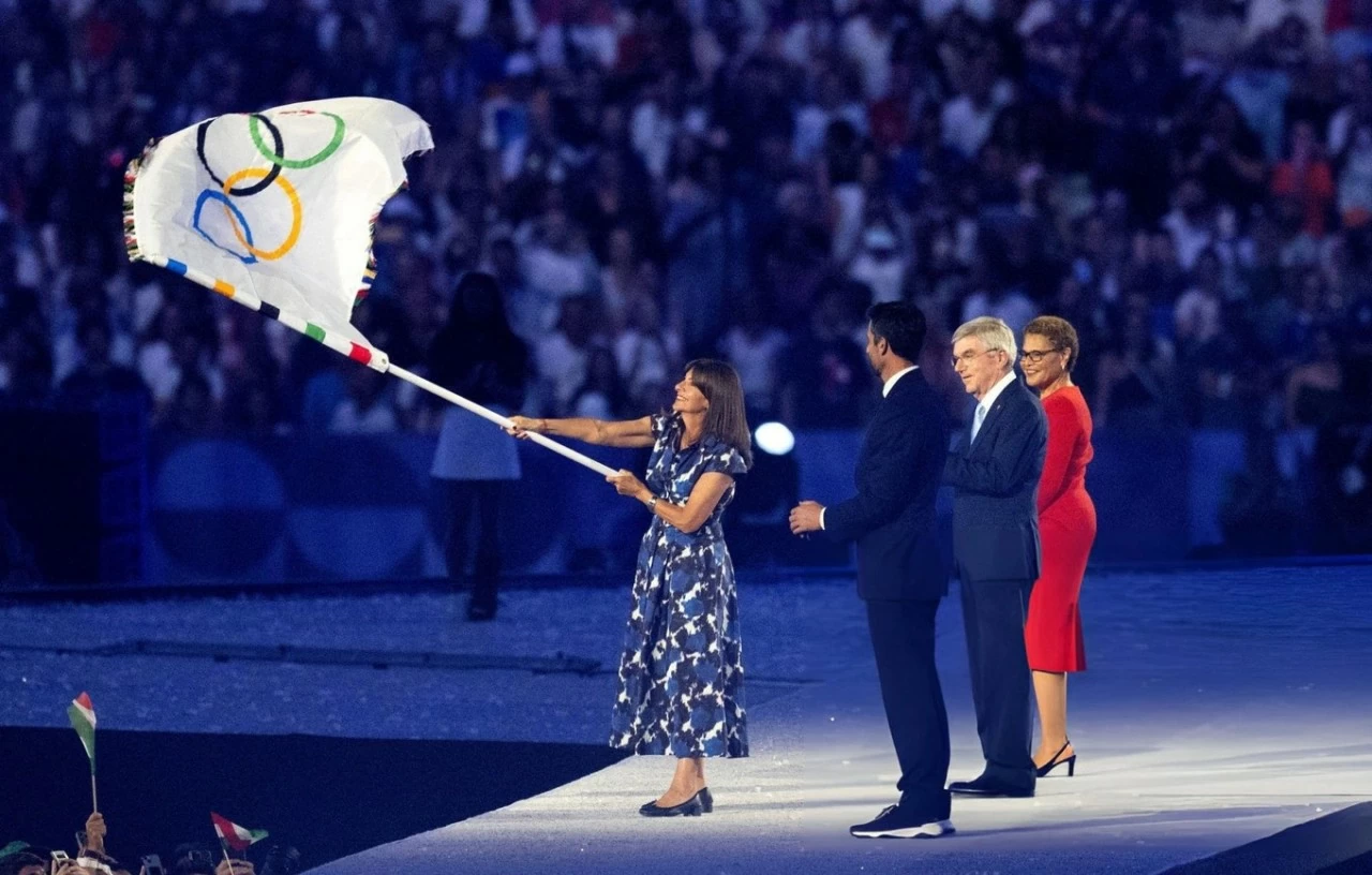 Màn trao cờ ấn tượng tại lễ bế mạc Olympic Paris 2024