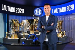 Tiền đạo Lautaro Martinez chính thức ký hợp đồng mới với Inter Milan