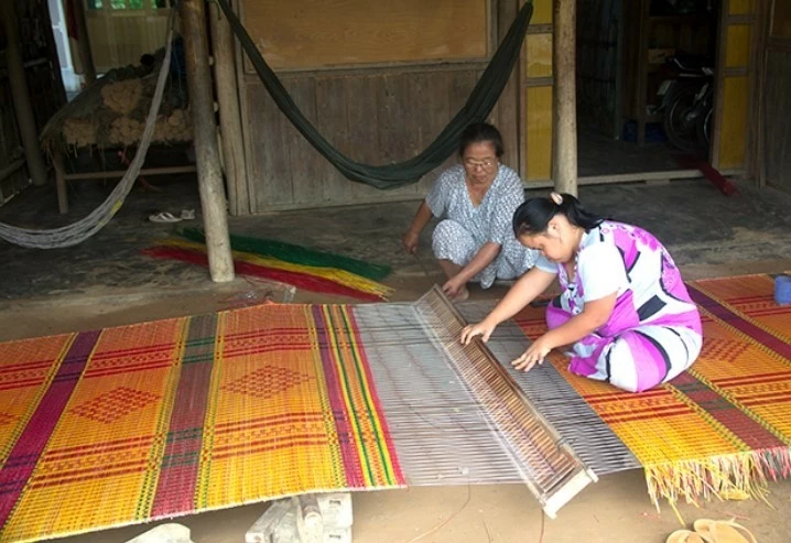 Nghề làm gốm ở Sa Huỳnh và nghề làm chiếu Cà Hom là Di sản văn hóa phi vật thể quốc gia