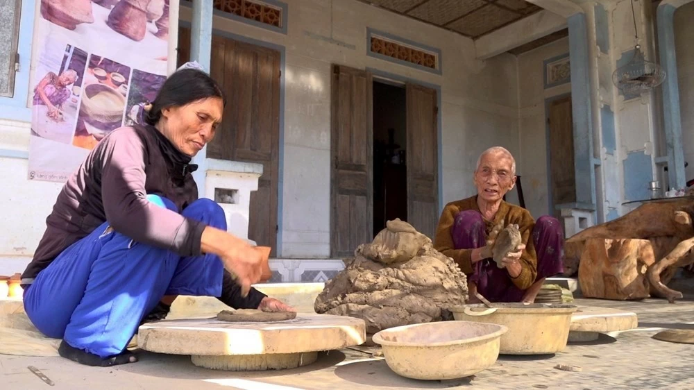 Nghề làm gốm ở Sa Huỳnh và nghề làm chiếu Cà Hom là Di sản văn hóa phi vật thể quốc gia