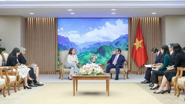 PM Pham Minh Chinh receives new Ambassador of New Zealand Caroline Beresford