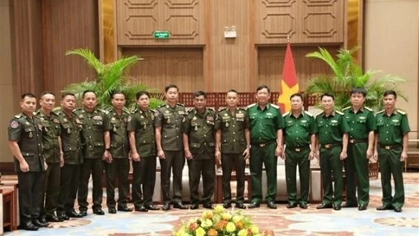 Vietnam, Cambodia Armies enhance cooperation in military-defence strategy research