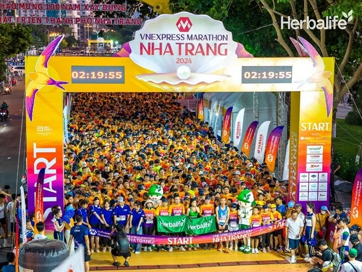 This year's event attracted over 9,000 domestic and international runners, as well as thousands of tourists.