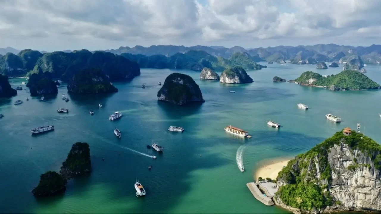 Việt Nam - một quốc gia biển trách nhiệm, chủ động và bền vững Việt Nam - một quốc gia biển trách nhiệm, chủ động và bền vững