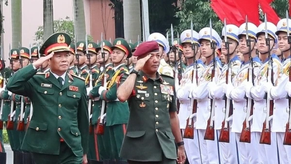 Chief of General Staff welcomes Chief of Malaysia's Defence Force to pay official visit to Vietnam